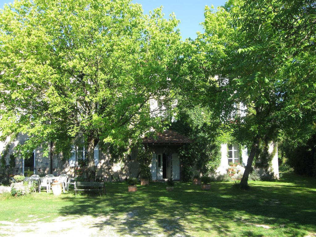 Le Domaine De Panissac Panzió Berneuil  Kültér fotó