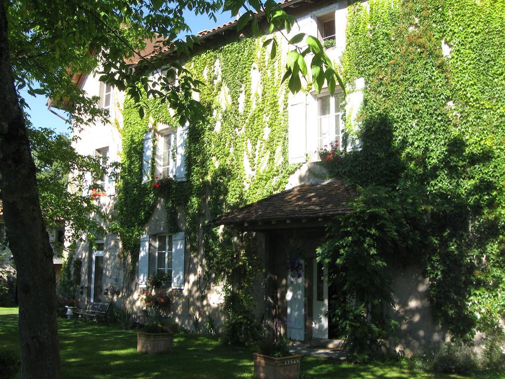Le Domaine De Panissac Panzió Berneuil  Kültér fotó