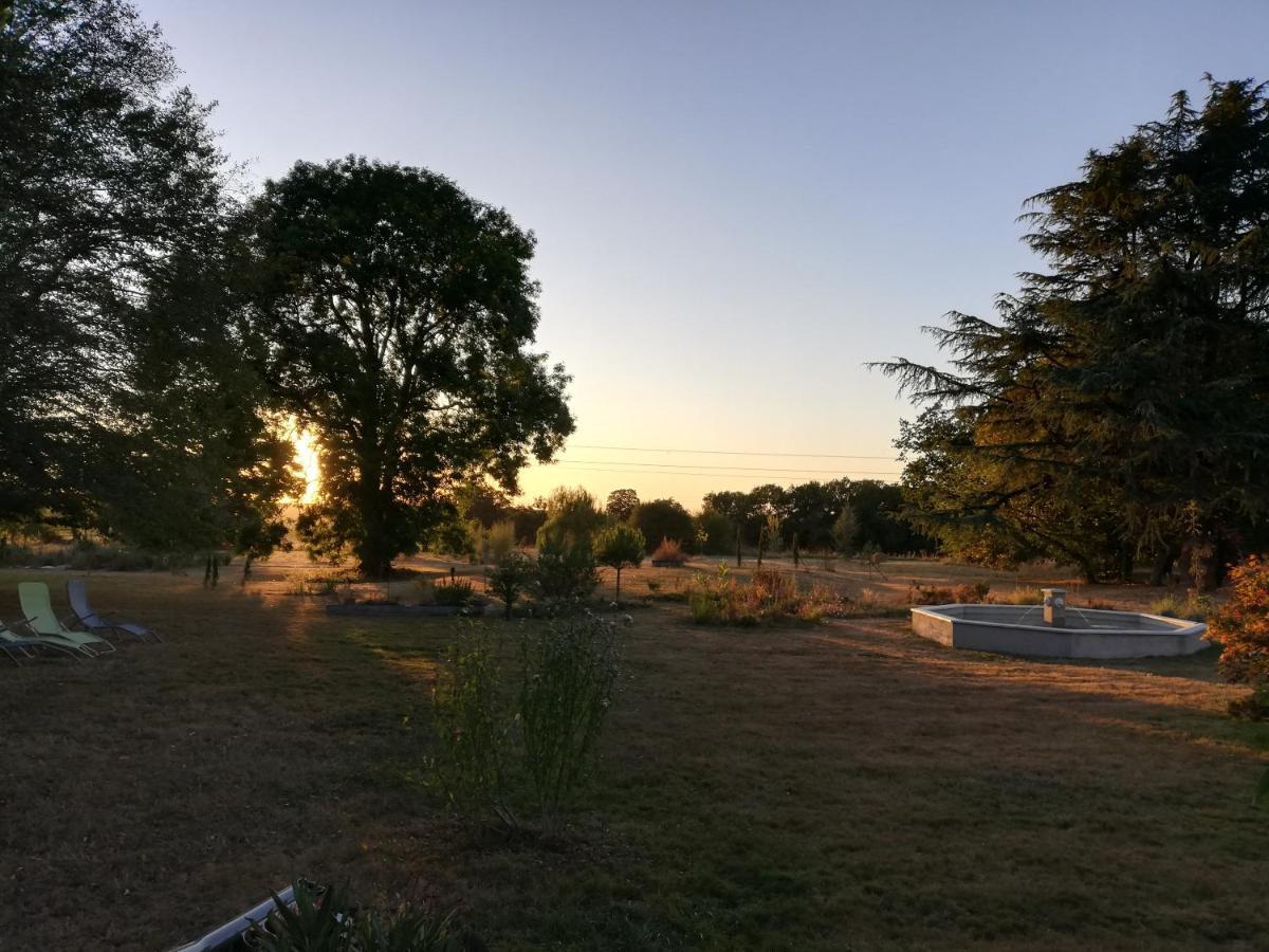 Le Domaine De Panissac Panzió Berneuil  Kültér fotó